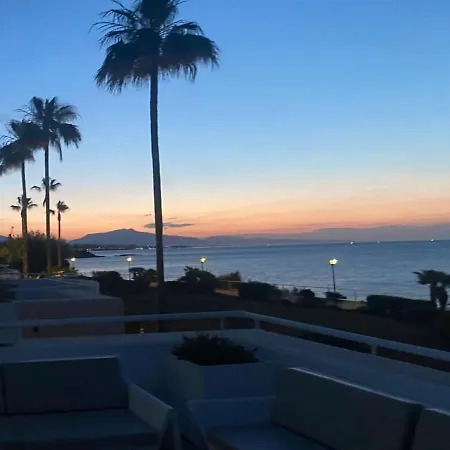 Espectacular Apartamento En Primera Linea De Playa Estepona
