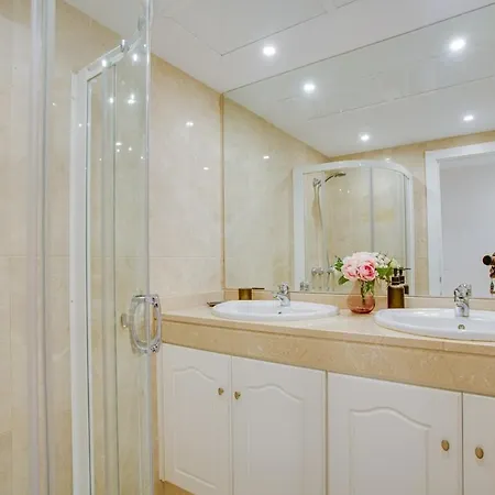 Espectacular Apartamento En Primera Linea De Playa * Estepona